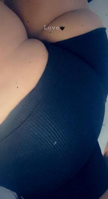 Itttybitty, 21  female escort, Houston