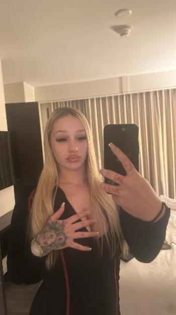 Henny, 22  female escort, Houston