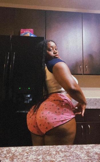 Queen, 28  female escort, Houston